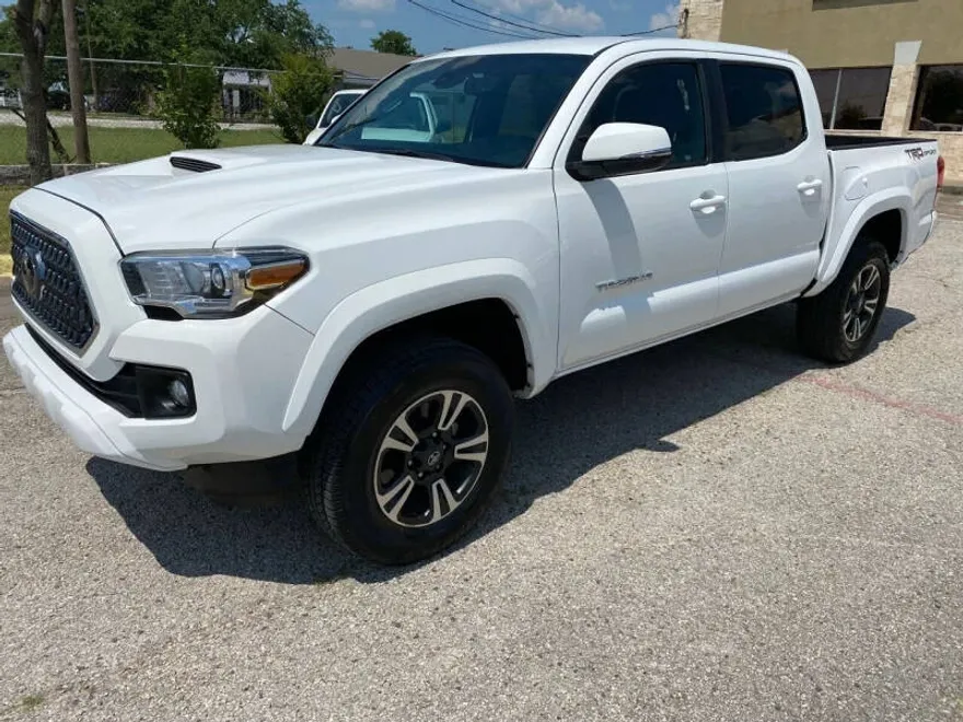2019 Toyota Tacoma TRD Sport photo 1