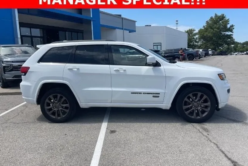 2017 Jeep Grand Cherokee Limited Anniversary Edition photo 1