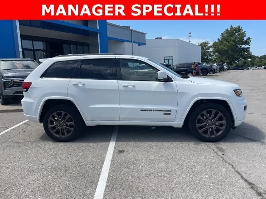 2017 Jeep Grand Cherokee Limited Anniversary Edition photo 1