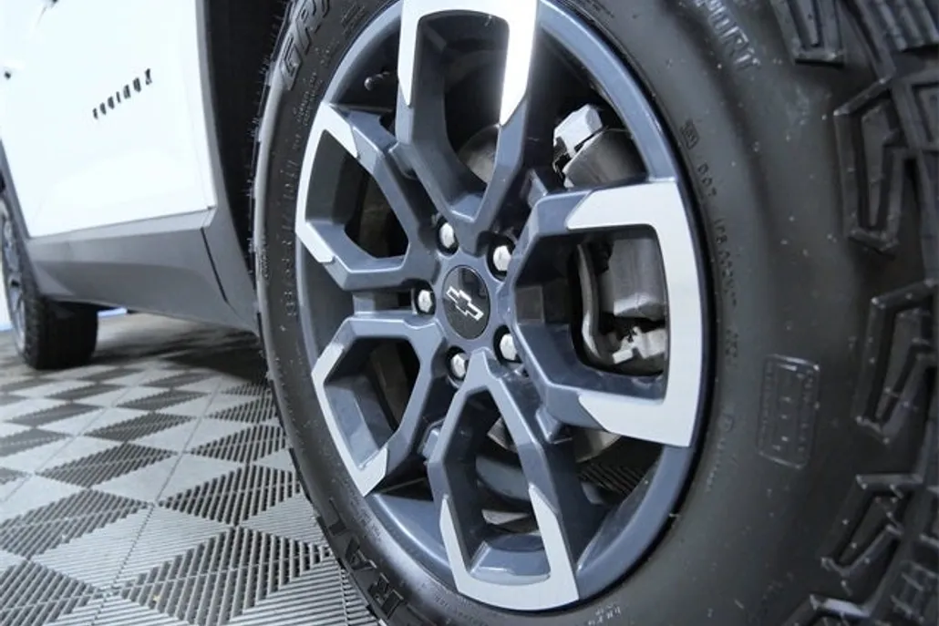 2025 Chevrolet Equinox ACTIV photo 1