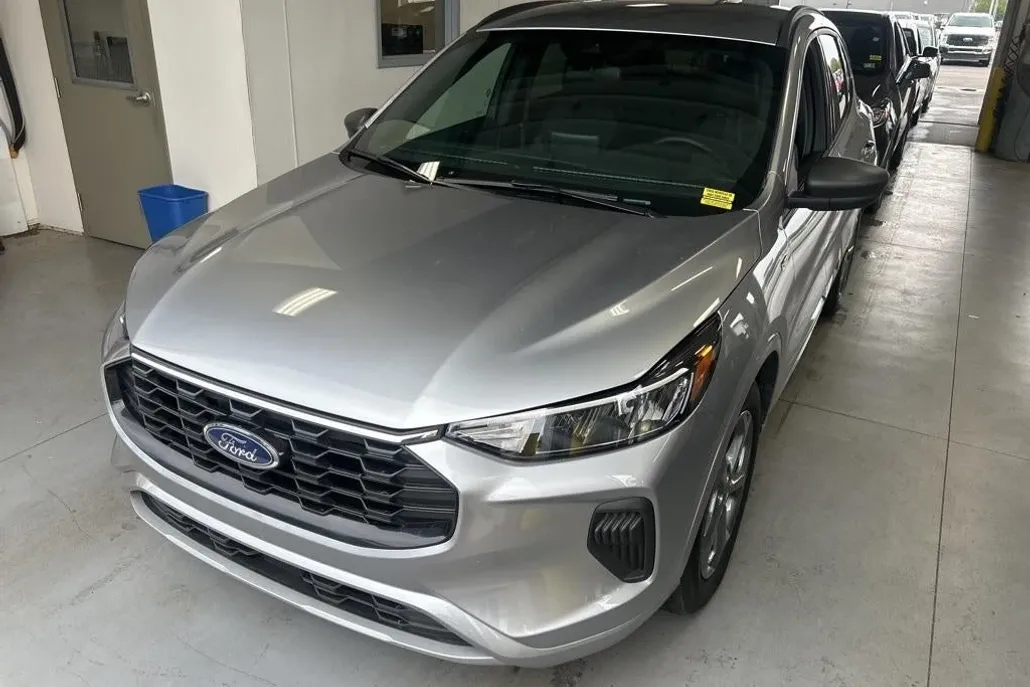 2024 Ford Escape ST-Line photo 1