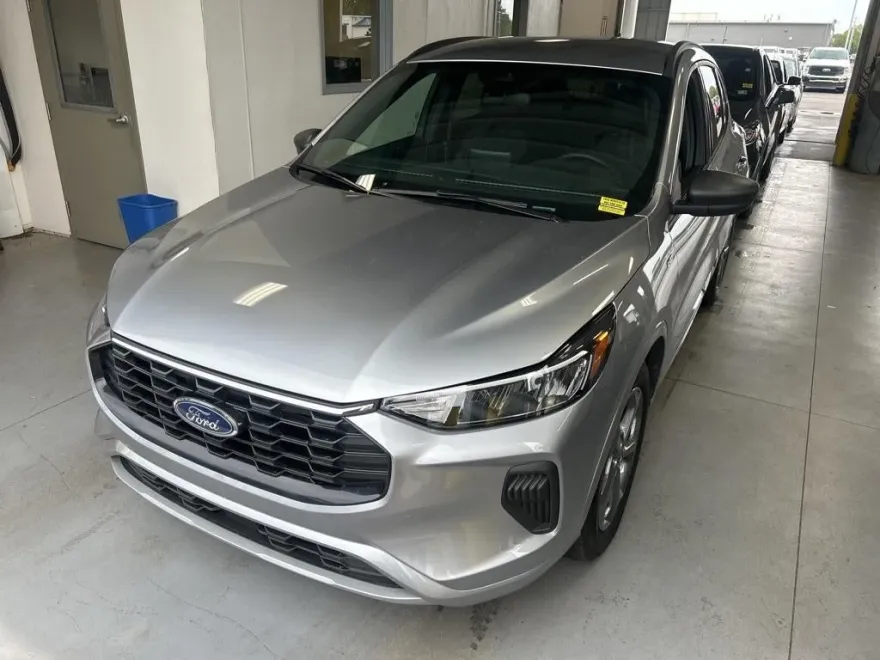 2024 Ford Escape ST-Line photo 1
