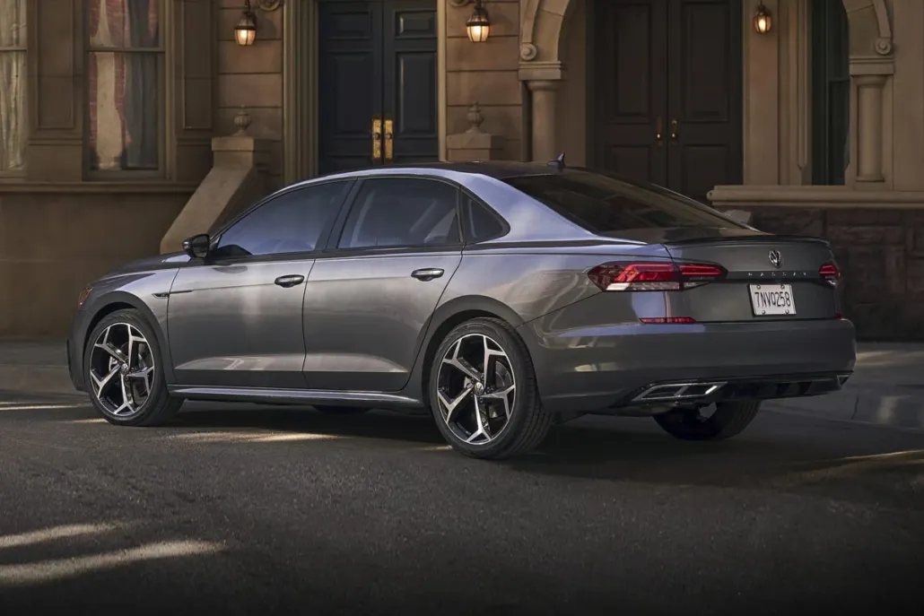 2021 Volkswagen Passat 2.0T SE photo 1