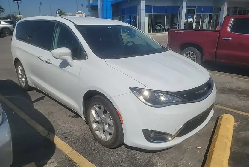 2018 Chrysler Pacifica Touring Plus photo 1
