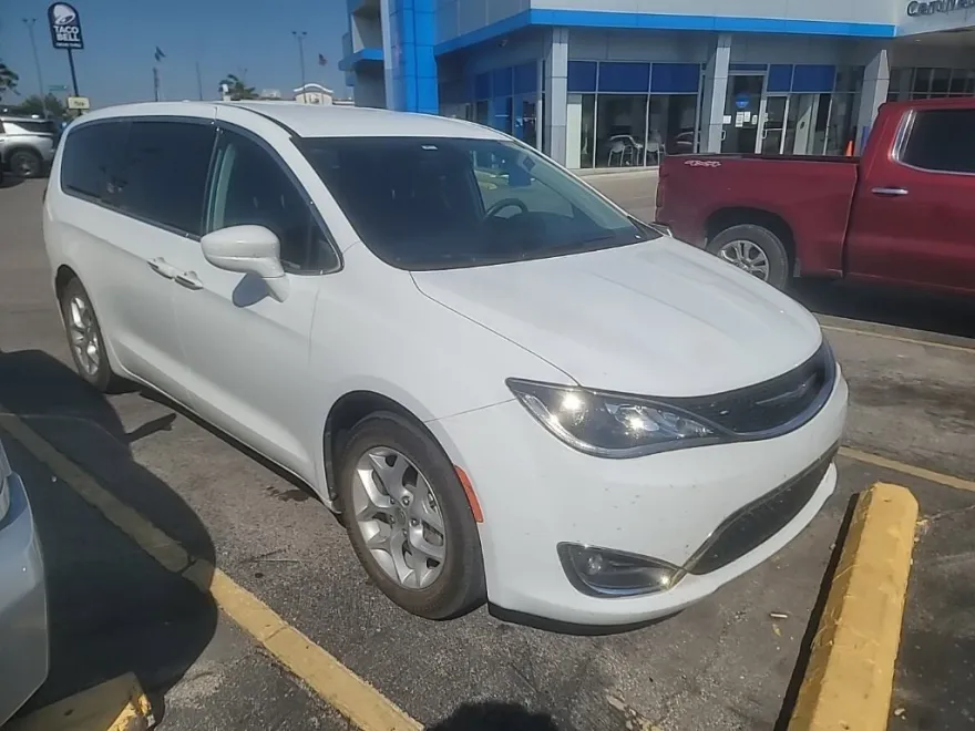 2018 Chrysler Pacifica Touring Plus photo 1