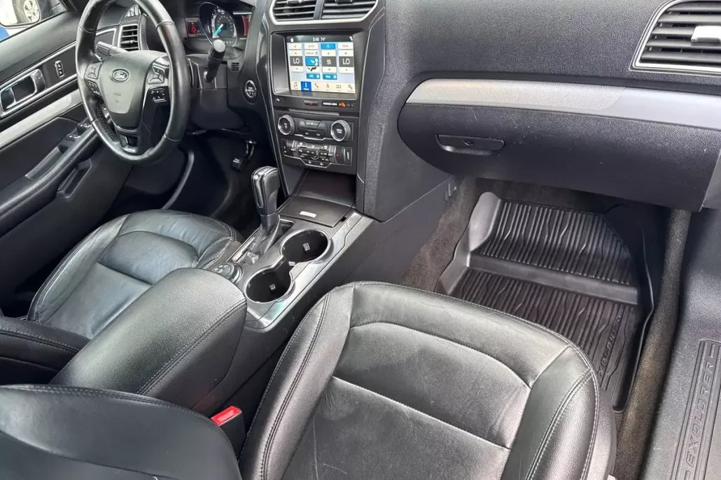 2017 Ford Explorer XLT photo 1