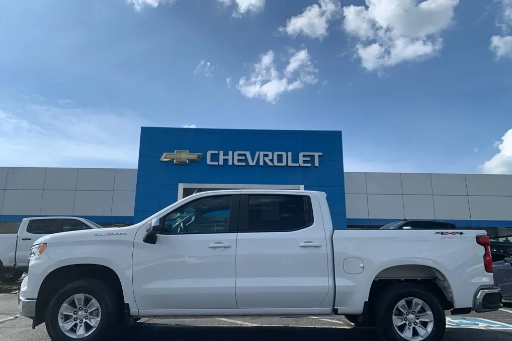 2025 Chevrolet Silverado 1500 LT photo 1