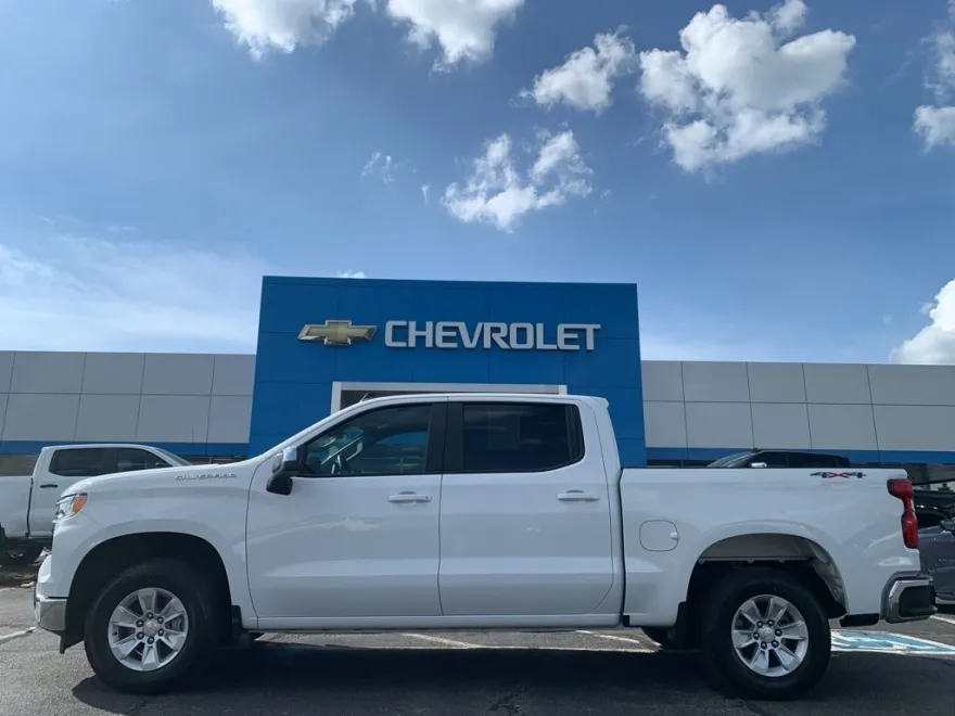 2025 Chevrolet Silverado 1500 LT photo 1