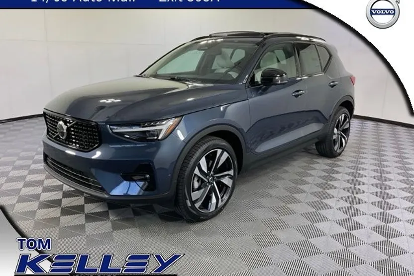 2026 Volvo XC40 photo 1