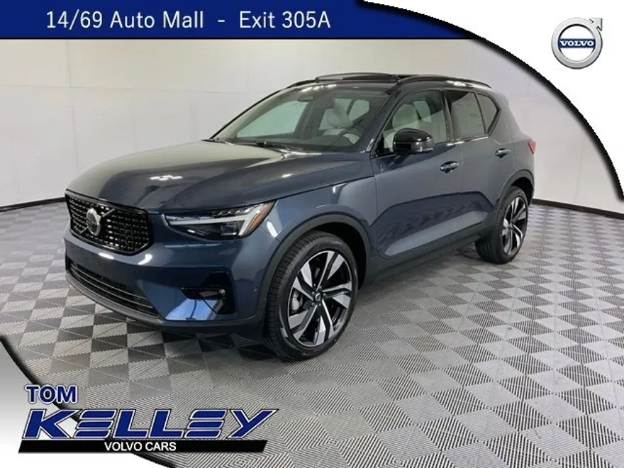 2026 Volvo XC40 photo 1