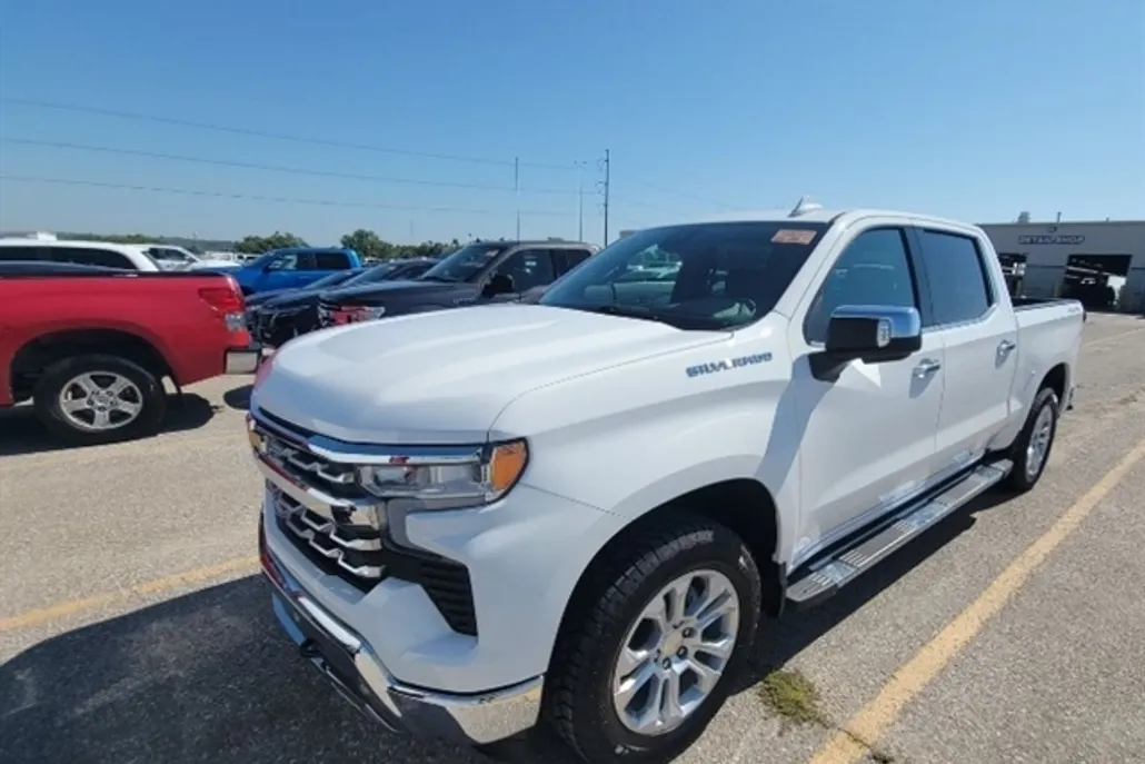 2023 Chevrolet Silverado 1500 LTZ photo 1