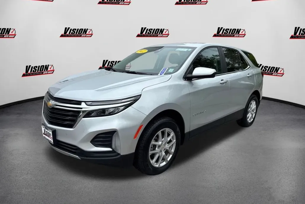 2022 Chevrolet Equinox LT photo 1
