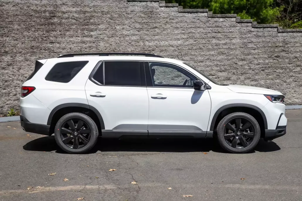 2025 Honda Pilot Black Edition photo 1