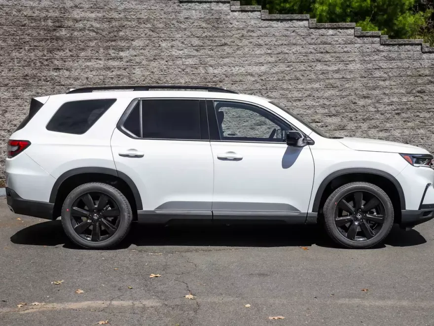 2025 Honda Pilot Black Edition photo 1