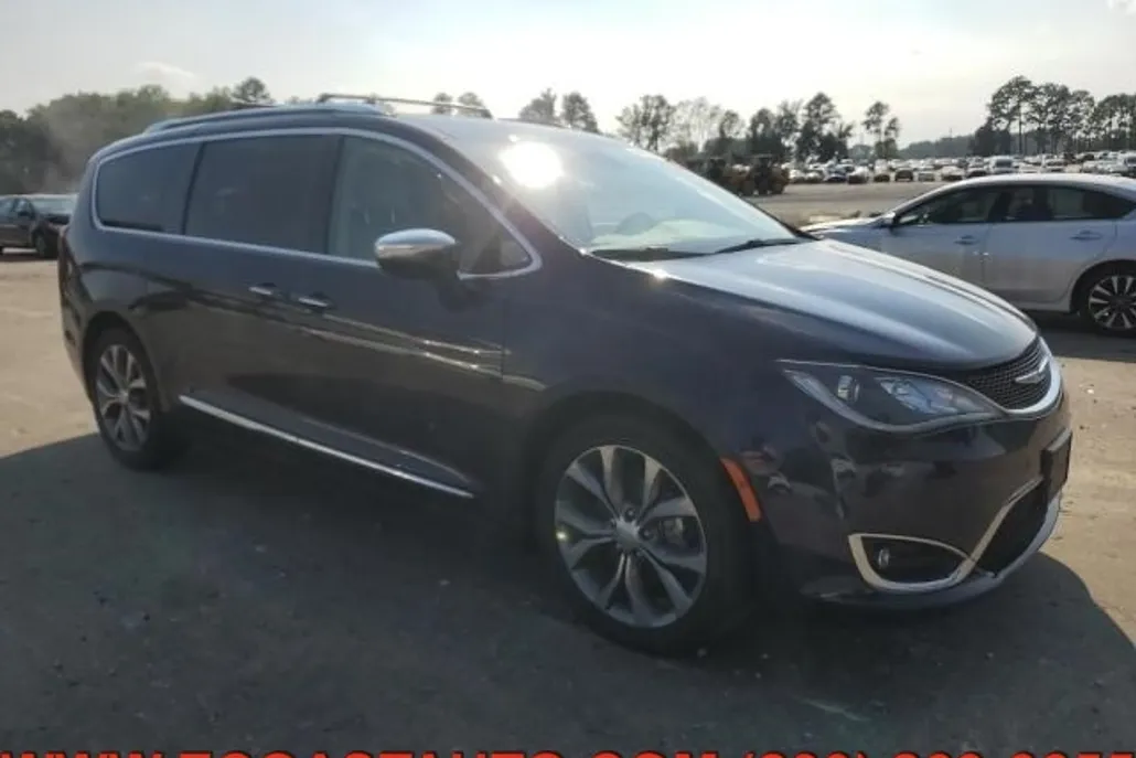 2018 Chrysler Pacifica Limited photo 1