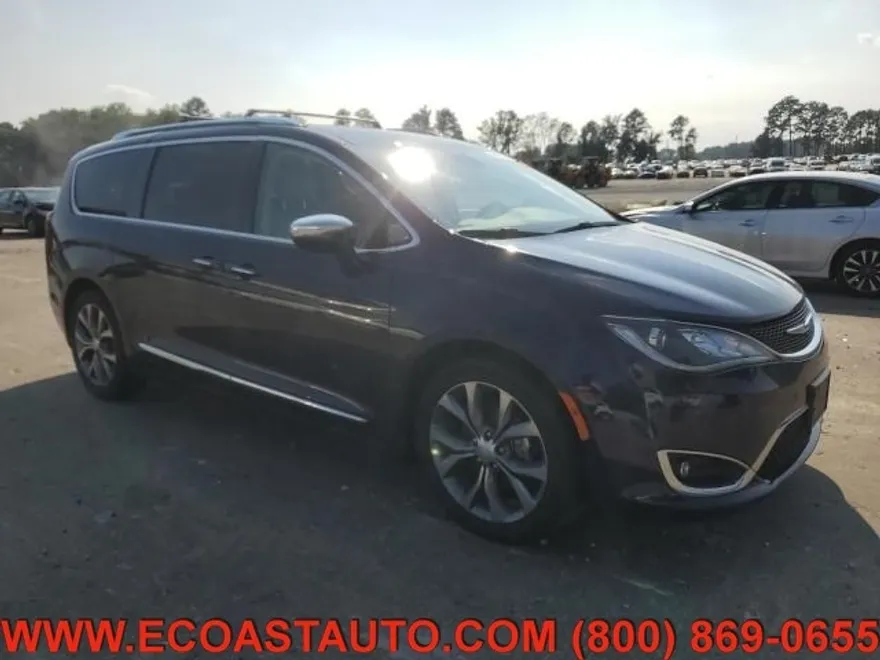 2018 Chrysler Pacifica Limited photo 1
