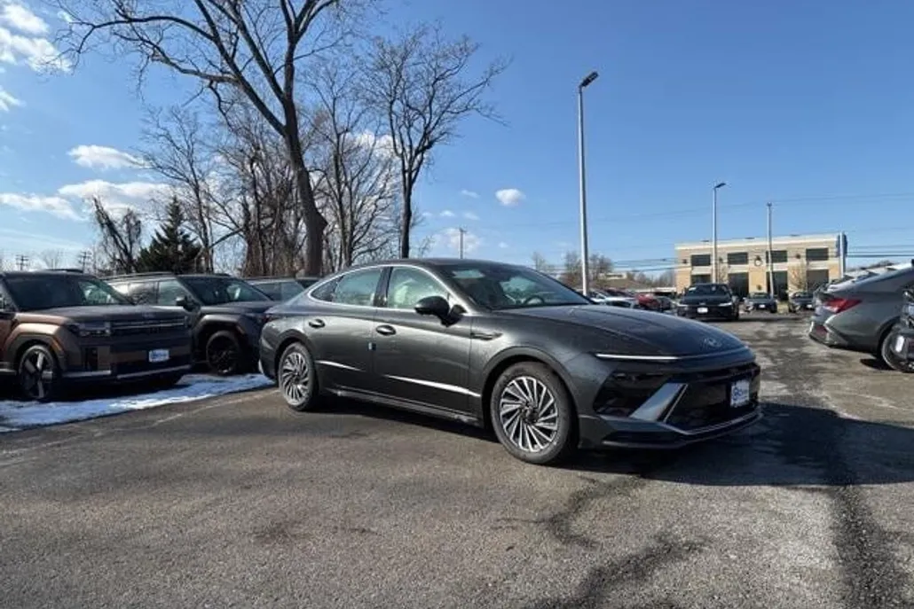 2025 Hyundai Sonata Hybrid Limited photo 1