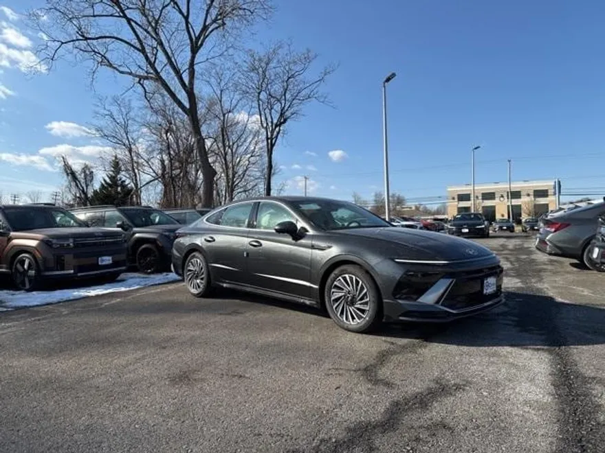2025 Hyundai Sonata Hybrid Limited photo 1