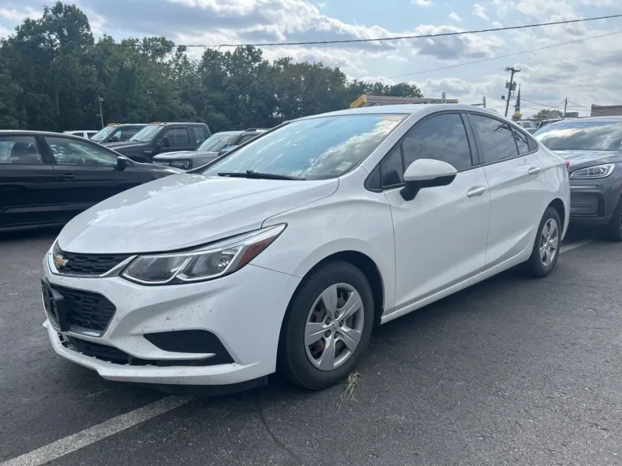 2018 Chevrolet Cruze LS photo 1