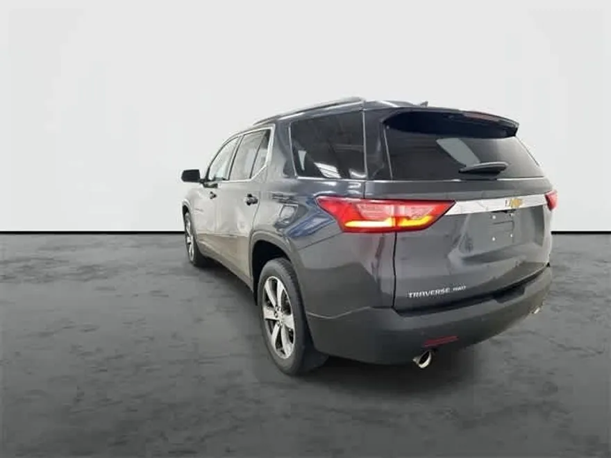2021 Chevrolet Traverse Leather photo 1