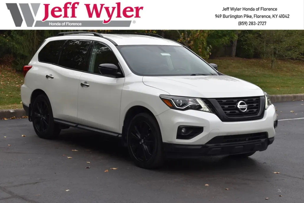 2018 Nissan Pathfinder SL photo 1