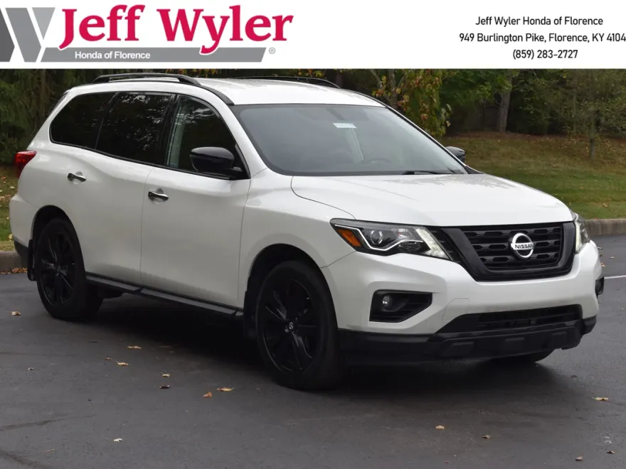 2018 Nissan Pathfinder SL photo 1