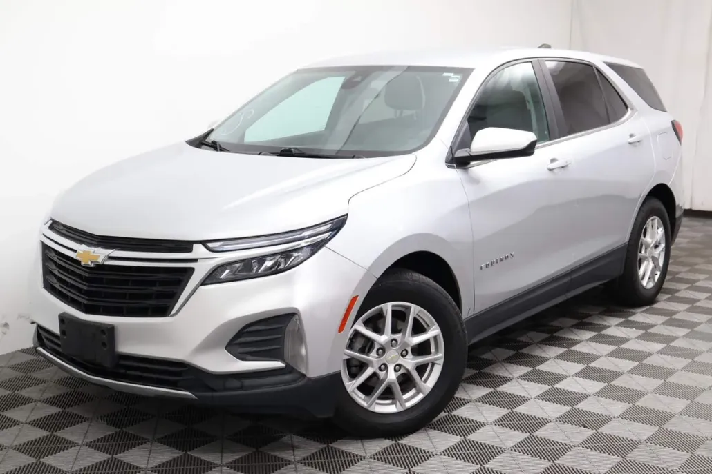 2022 Chevrolet Equinox LT photo 1