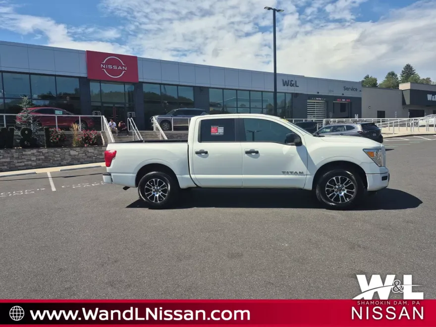 2024 Nissan Titan SV photo 1