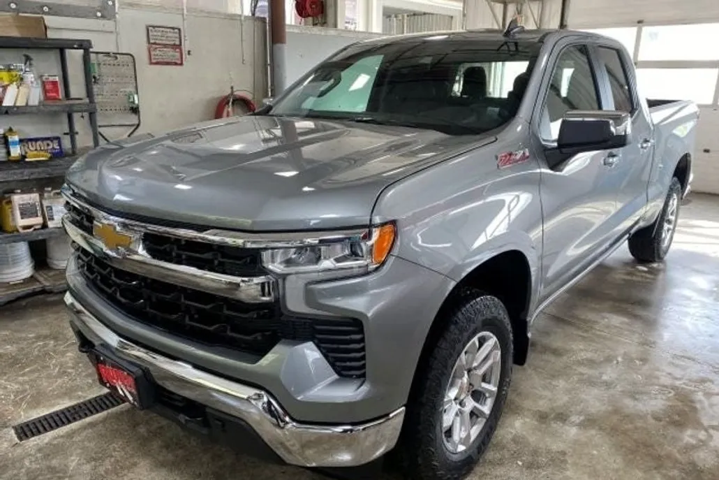 2026 Chevrolet Silverado 1500 LT photo 1