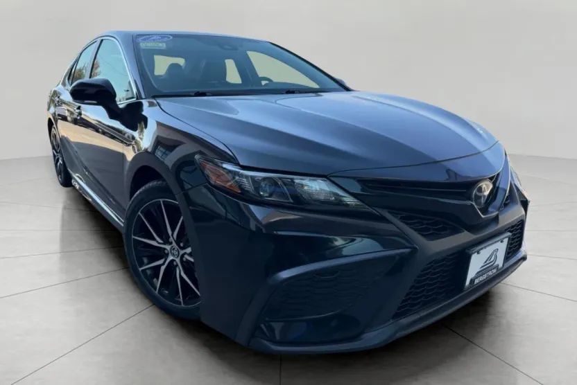 2023 Toyota Camry SE photo 1