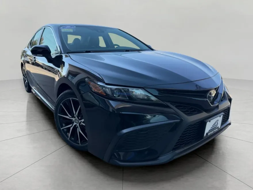 2023 Toyota Camry SE photo 1