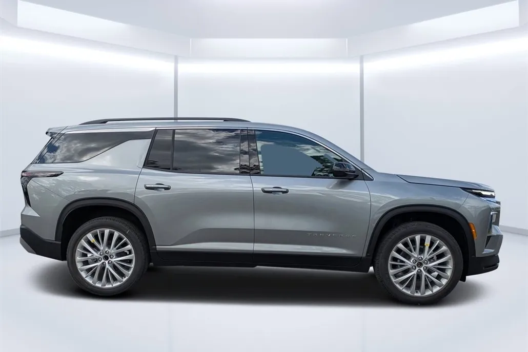 2026 Chevrolet Traverse photo 1