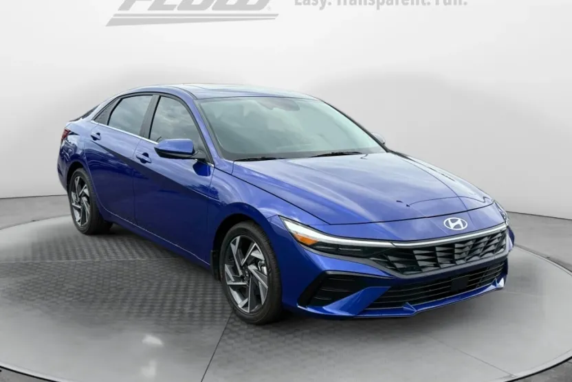 2024 Hyundai Elantra SEL photo 1