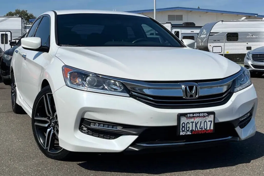 2017 Honda Accord Sport photo 1