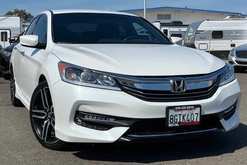2017 Honda Accord Sport photo 1