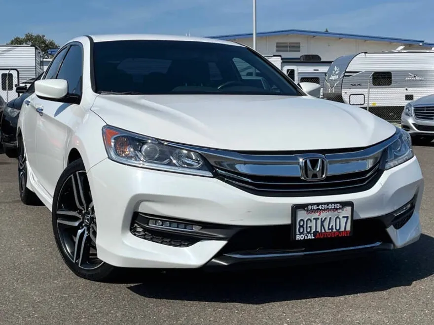 2017 Honda Accord Sport photo 1