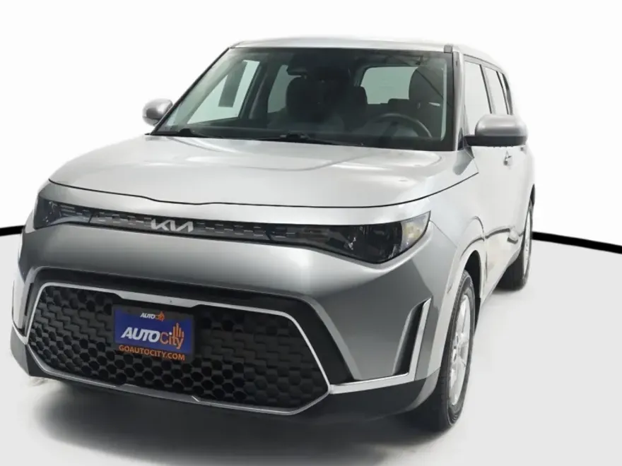 2023 Kia Soul LX photo 1