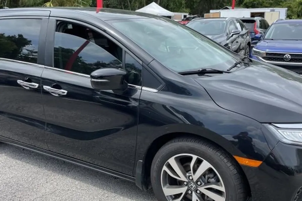 2023 Honda Odyssey Touring photo 1