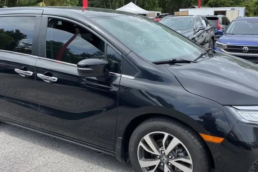 2023 Honda Odyssey Touring photo 1