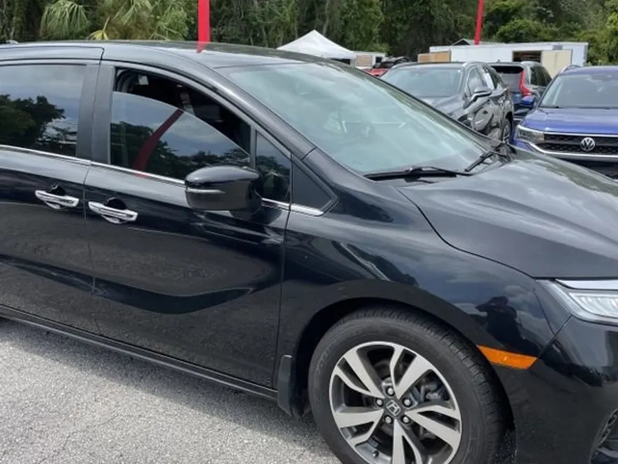 2023 Honda Odyssey Touring photo 1