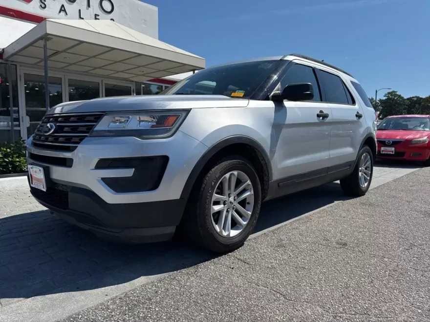2017 Ford Explorer Base photo 1