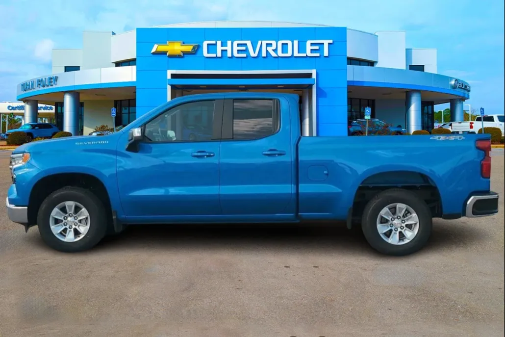 2025 Chevrolet Silverado 1500 LT photo 1