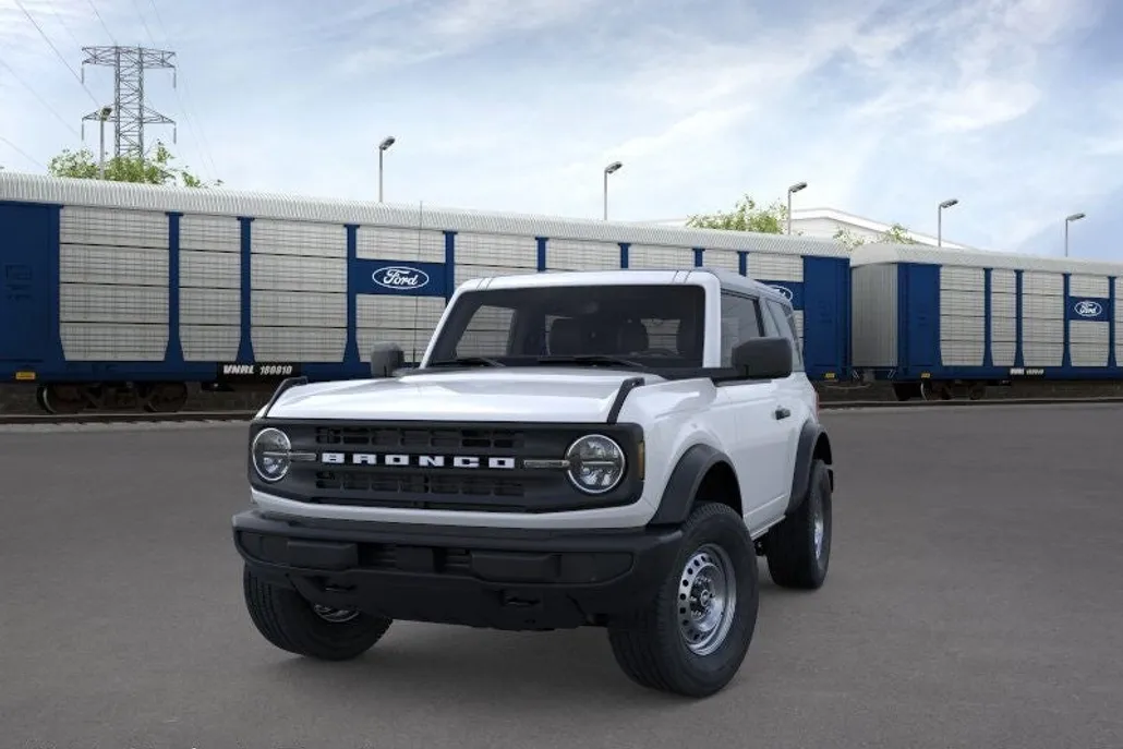 2025 Ford Bronco Base photo 1