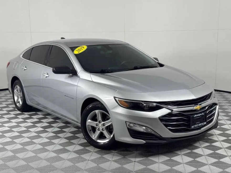 2019 Chevrolet Malibu LS photo 1