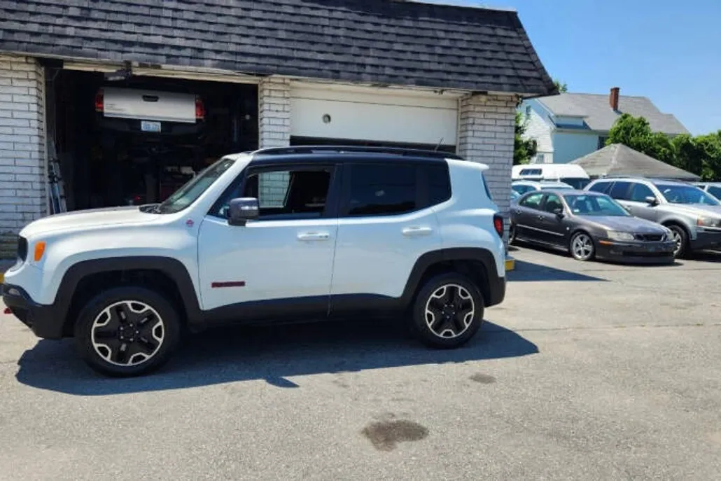 2016 Jeep Renegade Trailhawk photo 1