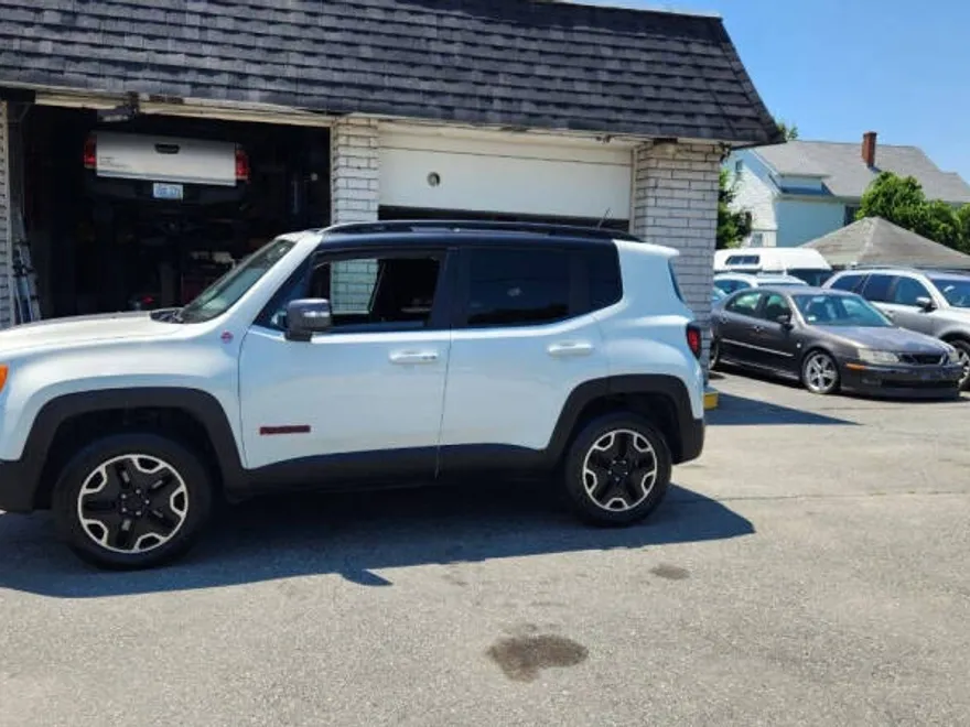 2016 Jeep Renegade Trailhawk photo 1