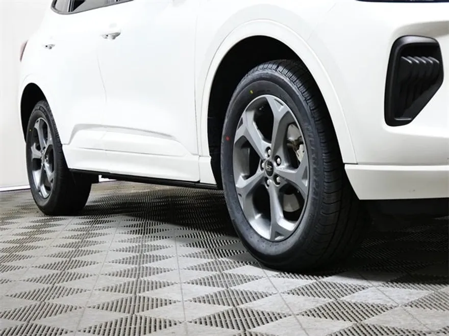 2023 Ford Escape ST-Line photo 1