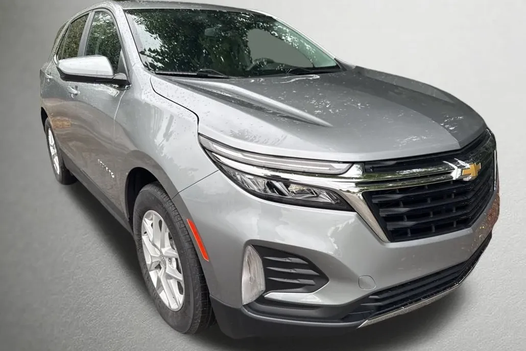 2023 Chevrolet Equinox LT photo 1