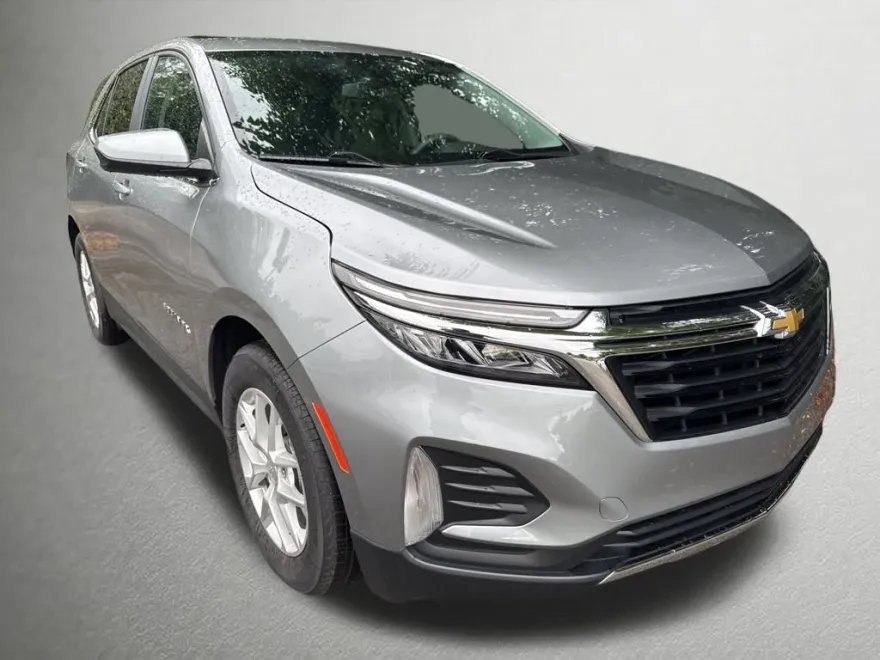 2023 Chevrolet Equinox LT photo 1