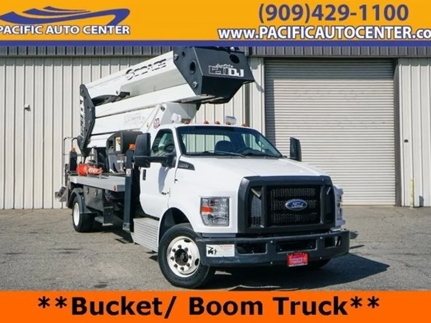2017 Ford F-650 photo 1
